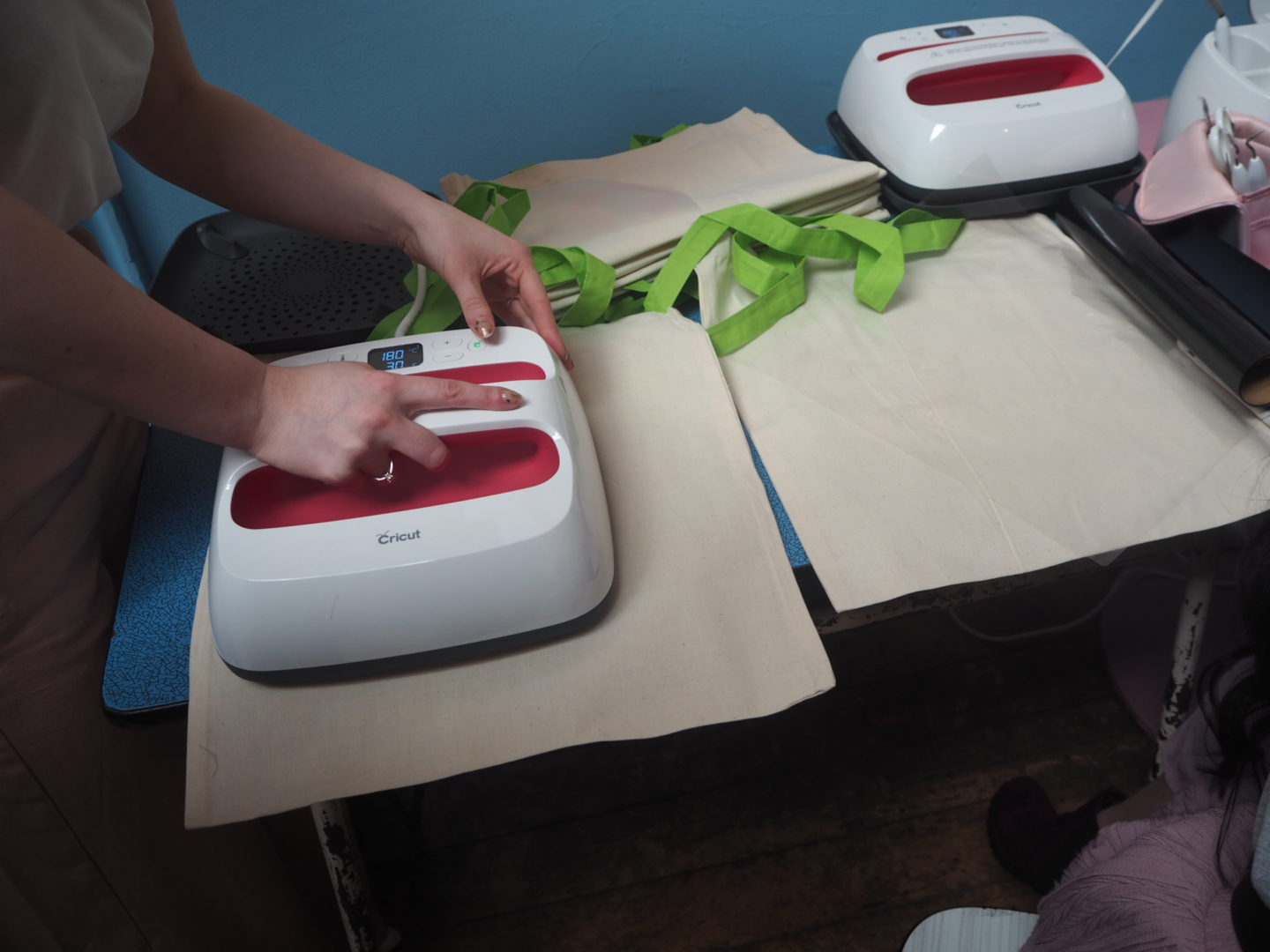 Using Cricut EasyPress 2 Raspberry 9" x 9" to decorate a tote bag